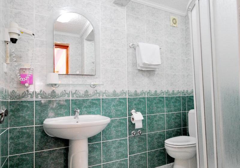 Номер Стандарт Трехместный, Side