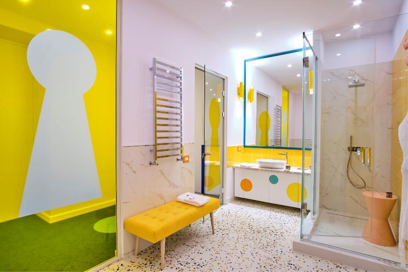 Номер Стандарт, Side