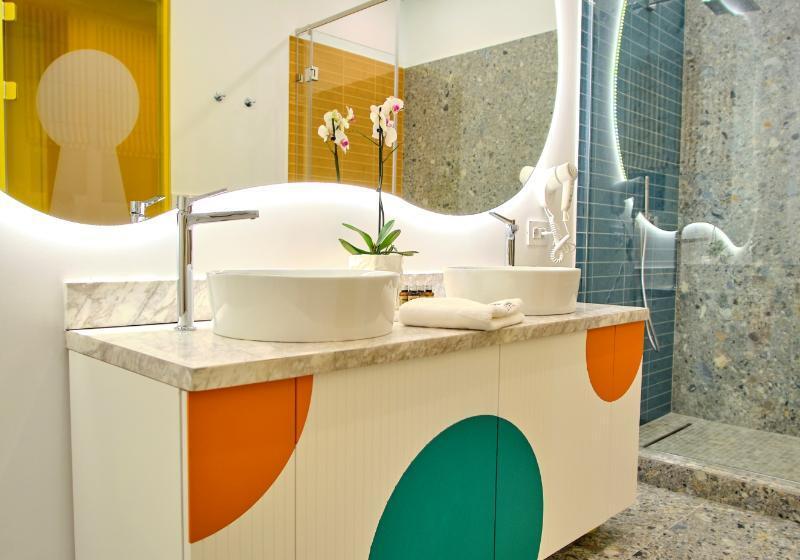 Номер Стандарт, Side