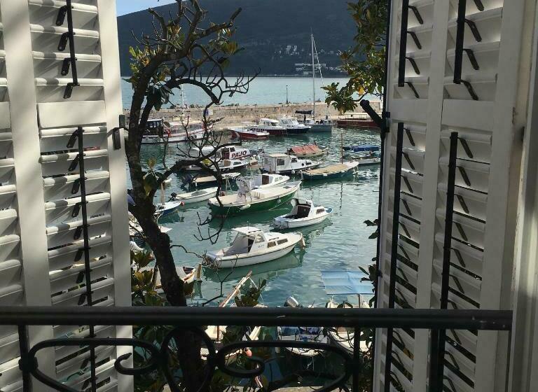 سوییت با چشمانداز دریا, Stanica B&b