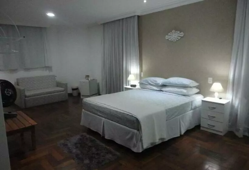 Deluxe Neljän Hengen Huone, Hospedaria Casa Real