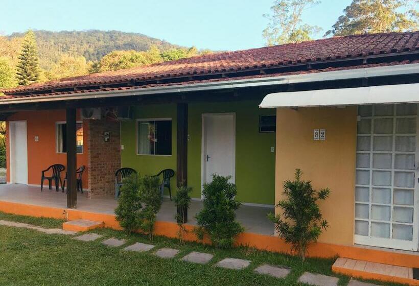 חדר לארבעה סטנדרטי עם מרפסת, Refúgio Do Bosque