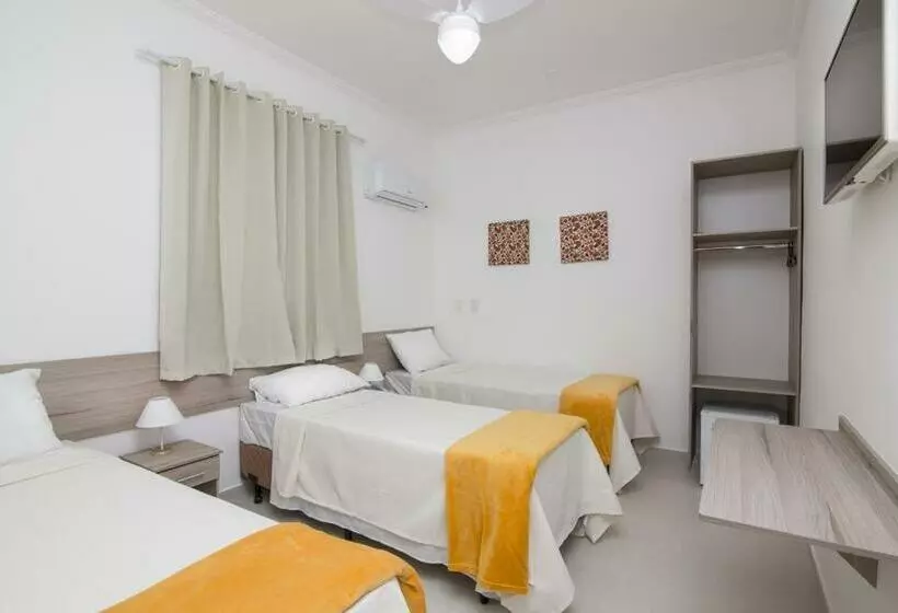 Standard Kolmen Hengen Huone, Araçari