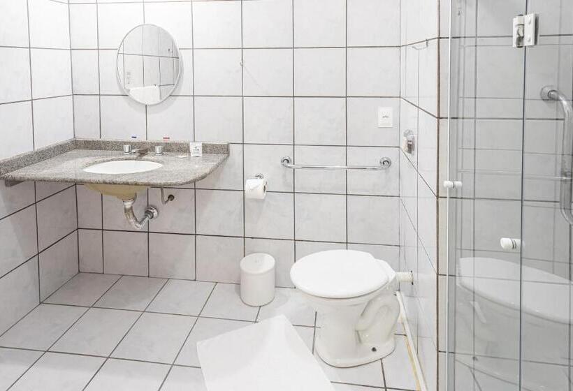 패밀리 룸, Gracher Brusque