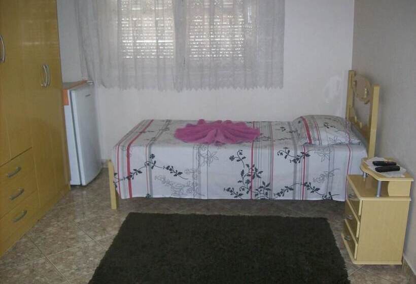 חדר סטנדרט יחיד, Sara