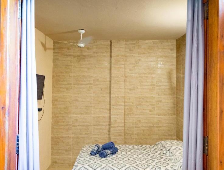 اتاق لوکس, Abaquar Hostel