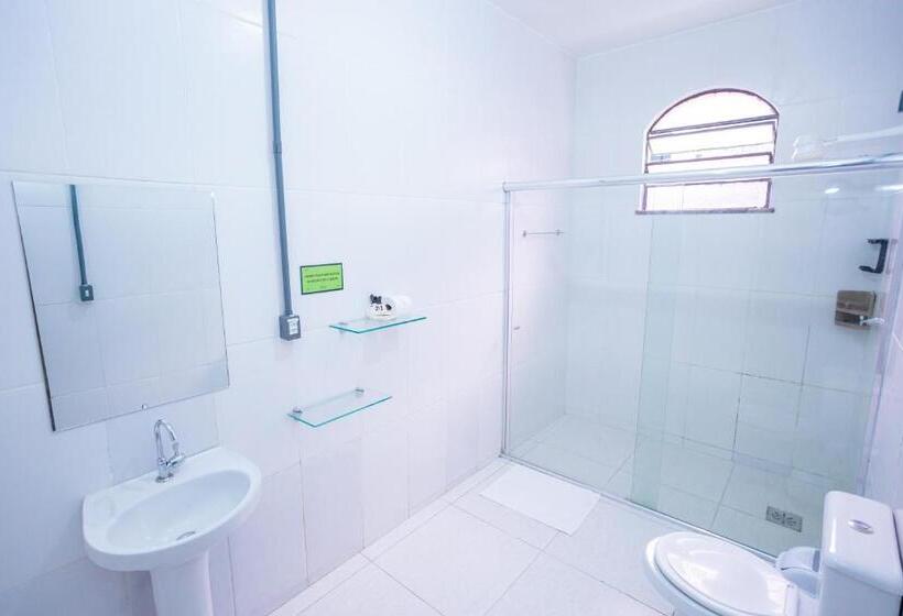 デラックスの4人部屋, Local Hostel Manaus