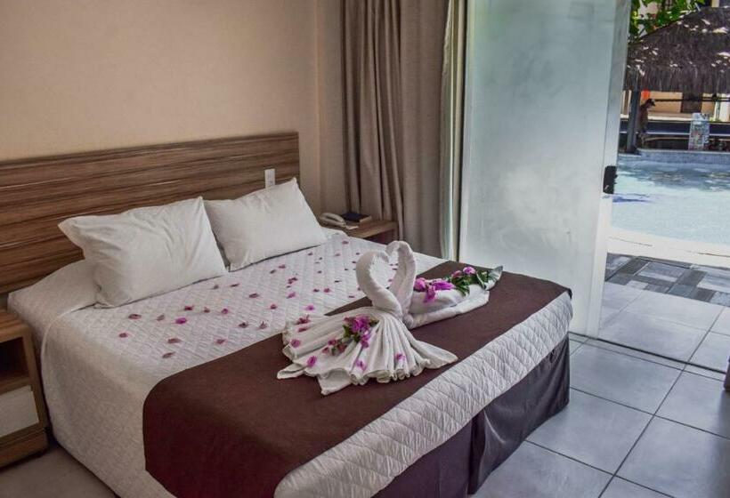 جناح مطلّ علي حمام السباحة, Pousada Recanto Do Lobo