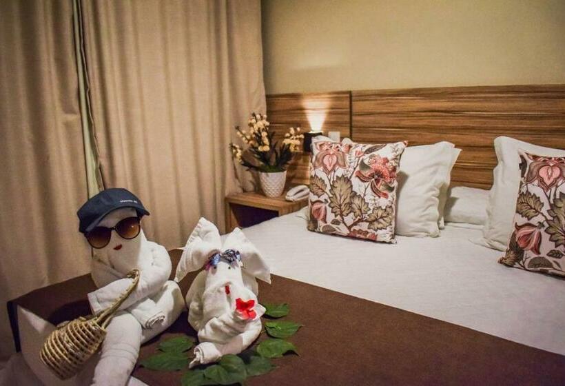 جناح مطلّ علي حمام السباحة, Pousada Recanto Do Lobo