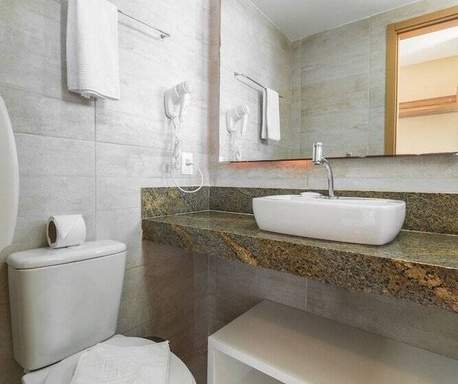 جناح مطلّ علي حمام السباحة, Pousada Recanto Do Lobo