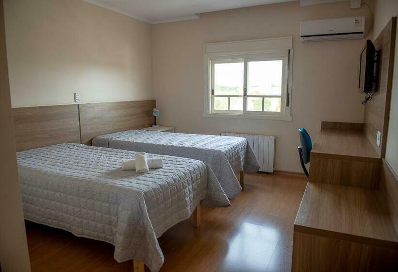 Delüks Oda, Prata Villaggio