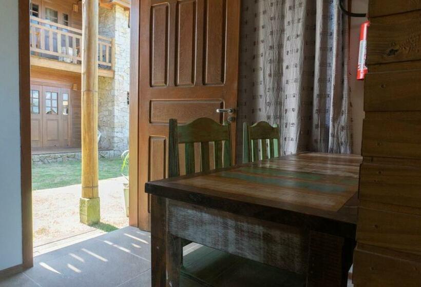 اتاق استاندارد سه نفره, Rossomã