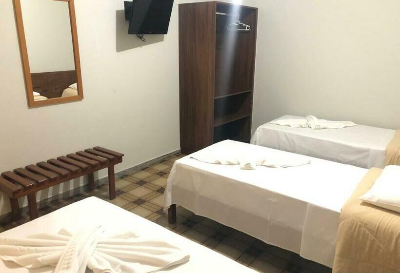 חדר משפחתי, Thanharu Praia