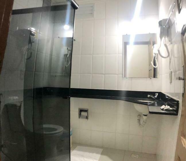 חדר משפחתי, Thanharu Praia