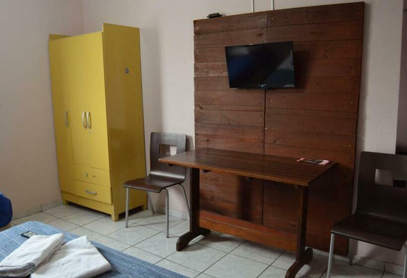 غرفة قياسية ثلاثية, 50