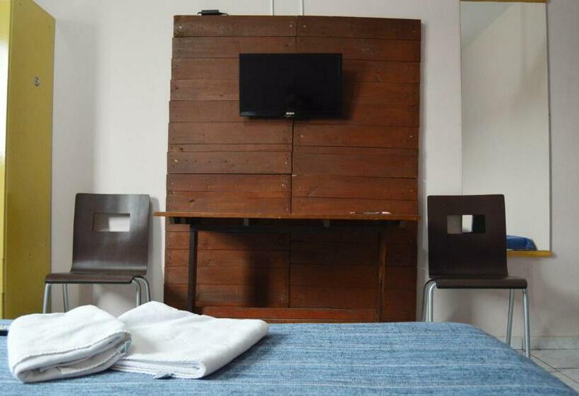 غرفة قياسية ثلاثية, 50