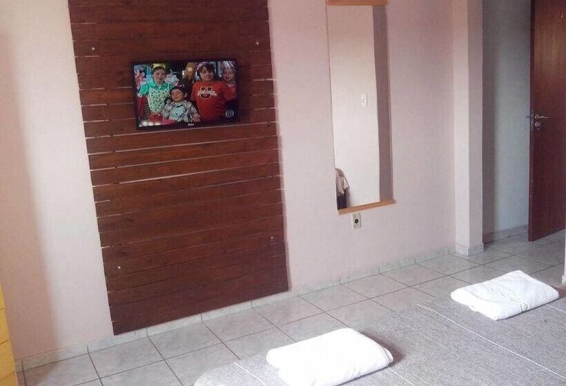 غرفة قياسية ثلاثية, 50