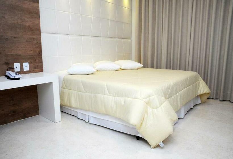 プレミアムルーム, Giordano Mantiqueira