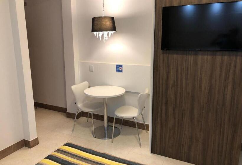 身障者適用スタンダードルーム, Giordano Mantiqueira