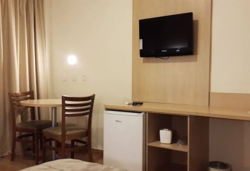 デラックストリプルルーム, Giordano Mantiqueira