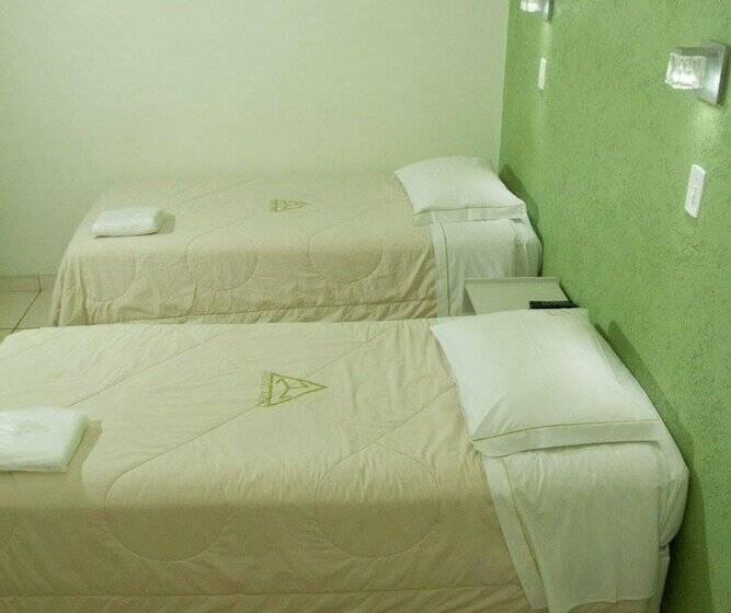 スタンダードトリプルルーム, Meri