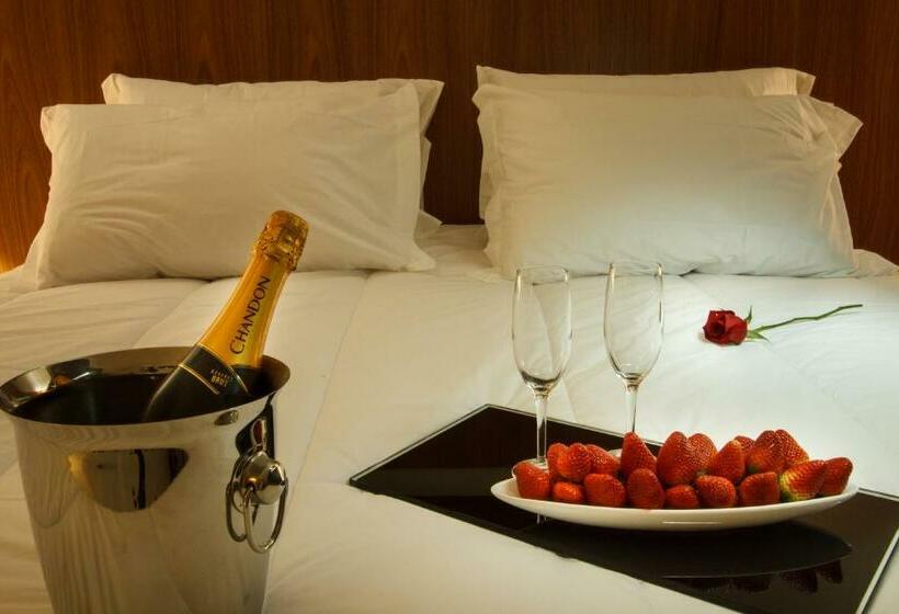 غرفة قياسية ثلاثية, Ville De Montagne