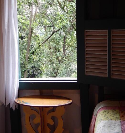 سوییت با چشم‌انداز باغ, Pouso Das Glicínias   B&b