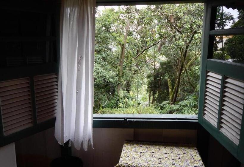 سوییت با چشم‌انداز باغ, Pouso Das Glicínias   B&b