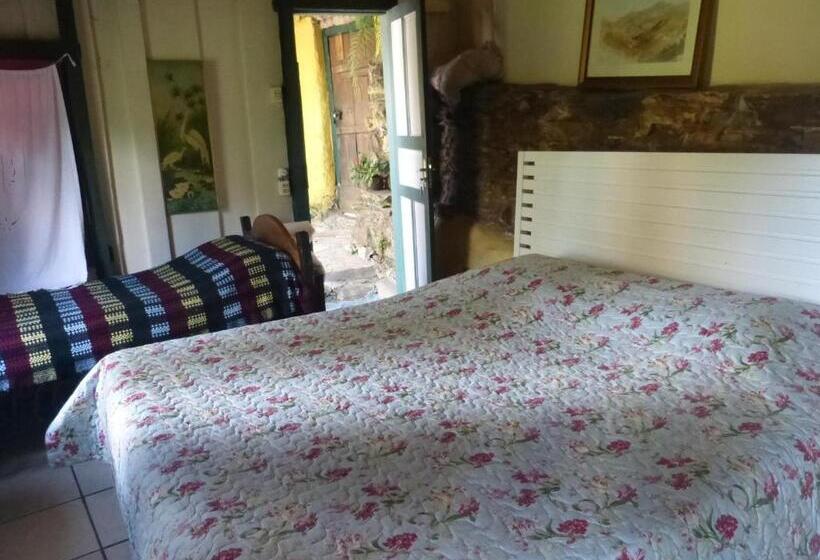 سوییت با چشم‌انداز باغ, Pouso Das Glicínias   B&b