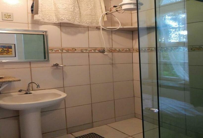 اتاق اکونومی, Pouso Das Glicínias   B&b