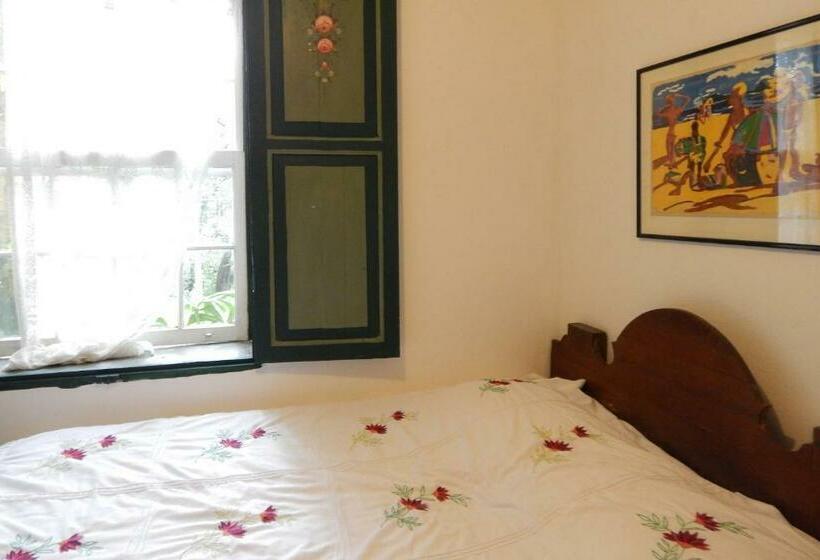 اتاق اکونومی, Pouso Das Glicínias   B&b