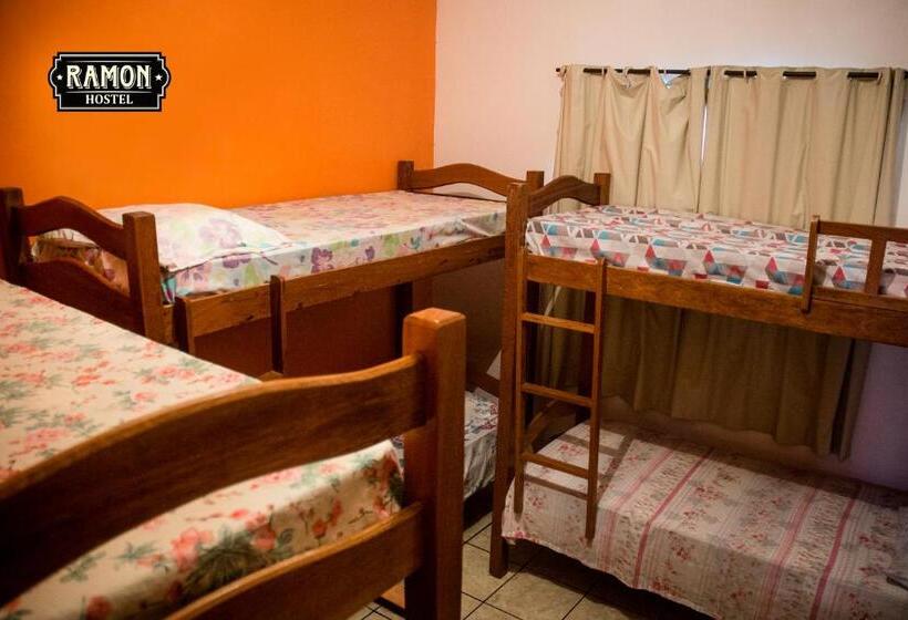 ルームシェアのワンベッド, Ramon Hostel Bar