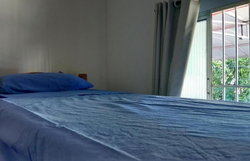 スタンダードトリプルルーム, Ramon Hostel Bar