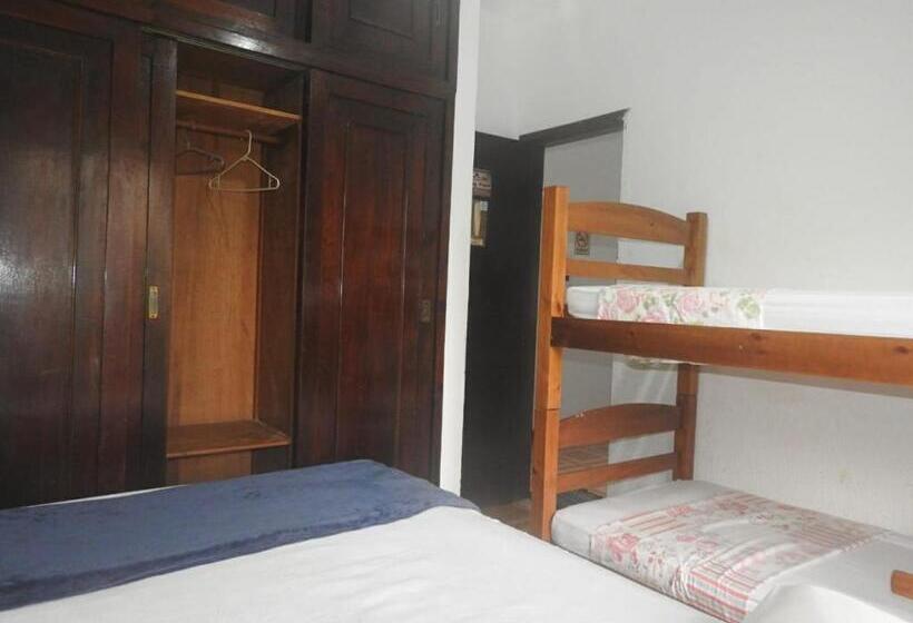 اتاق استاندارد با سرویس بهداشتی مشترک, Rio Surf House Hostel E Pousada