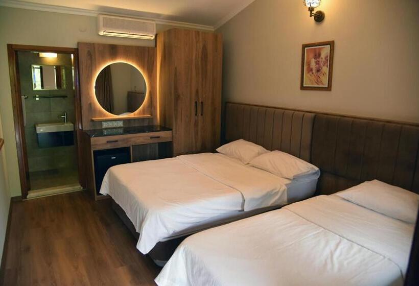 スタンダードトリプルルーム, Fener Motel