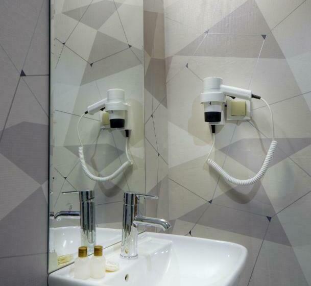 اتاق استاندارد سه نفره, Abro Sezenler