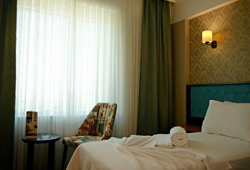 标准间带双人床, Fier Life Center