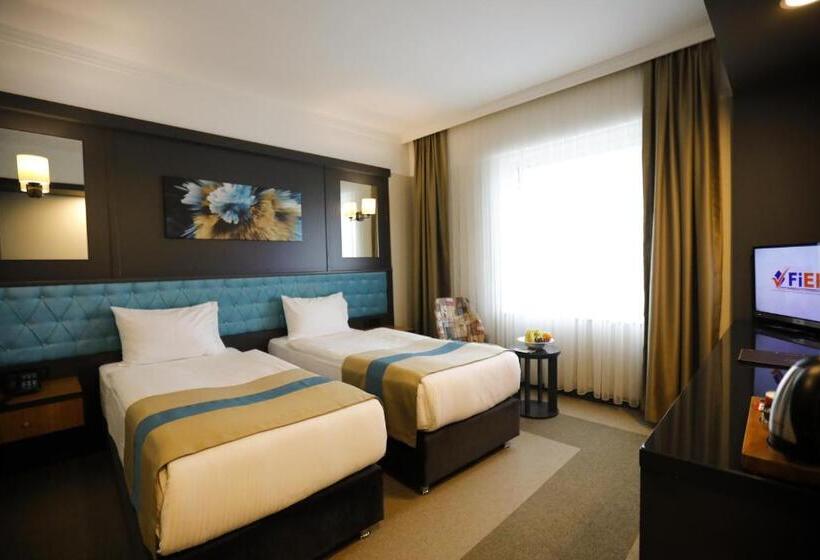 标准间, Fier Life Center