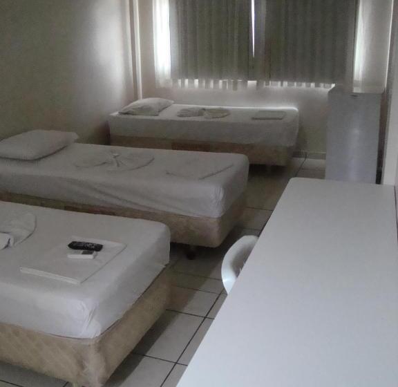 スタンダード4人部屋, Goias