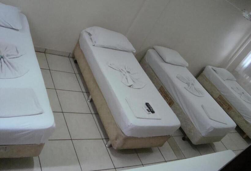 スタンダード4人部屋, Goias