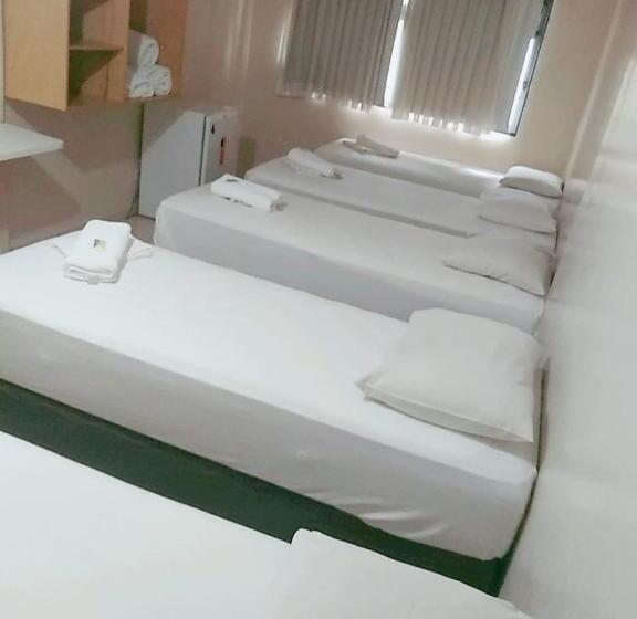 スタンダード4人部屋, Goias