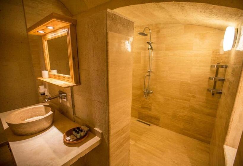 수피리어 스위트, Kistar Cave