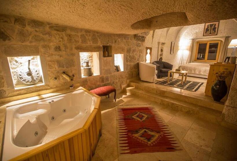 디럭스 주니어 스위트, Kistar Cave