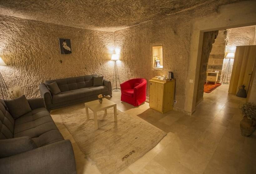 수피리어 스위트, Kistar Cave