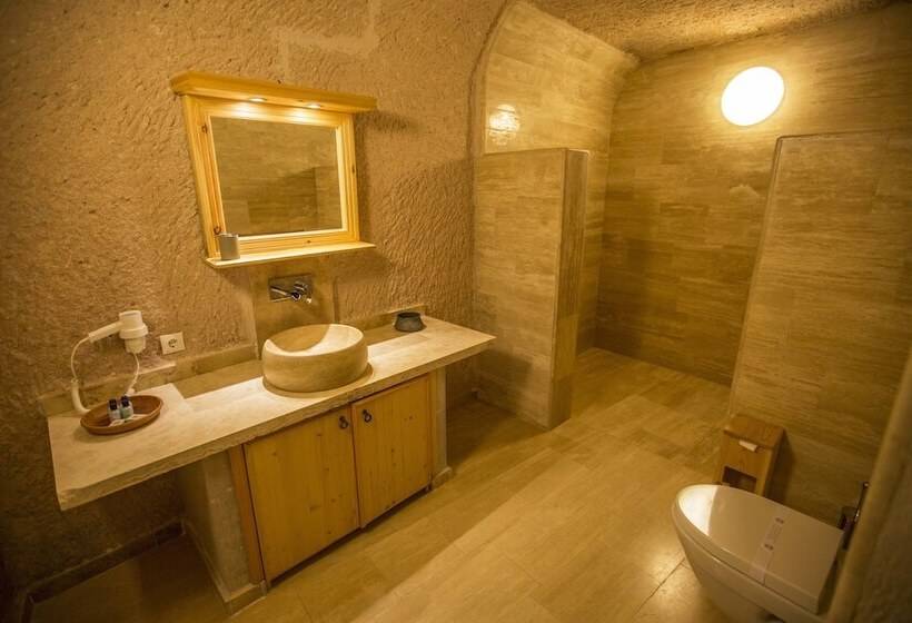 수피리어 스위트, Kistar Cave