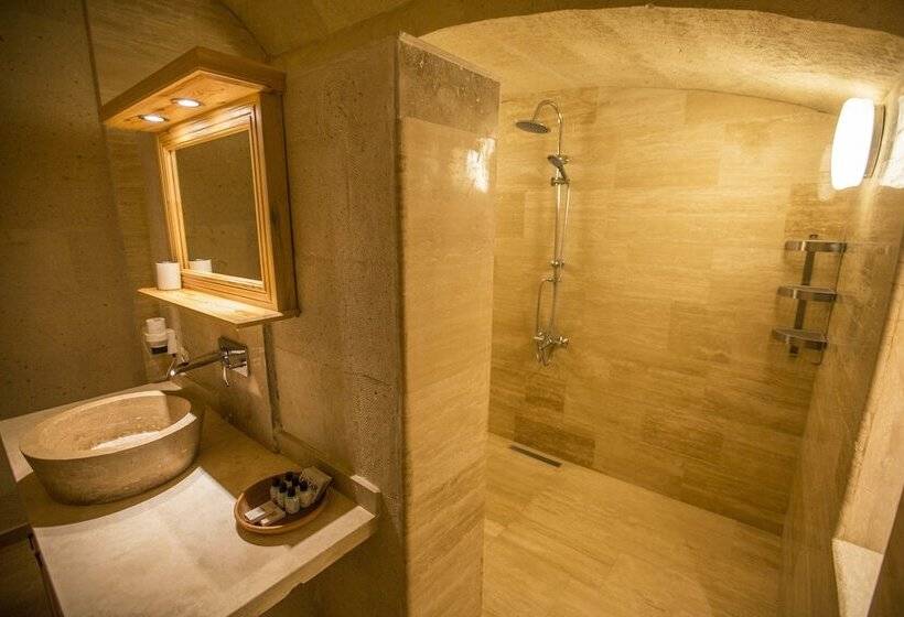 수피리어 스위트, Kistar Cave