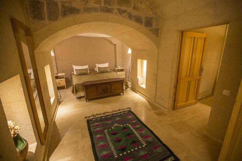 수피리어 스위트, Kistar Cave