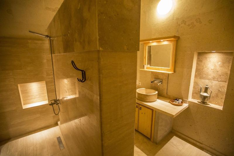 수피리어 스위트, Kistar Cave