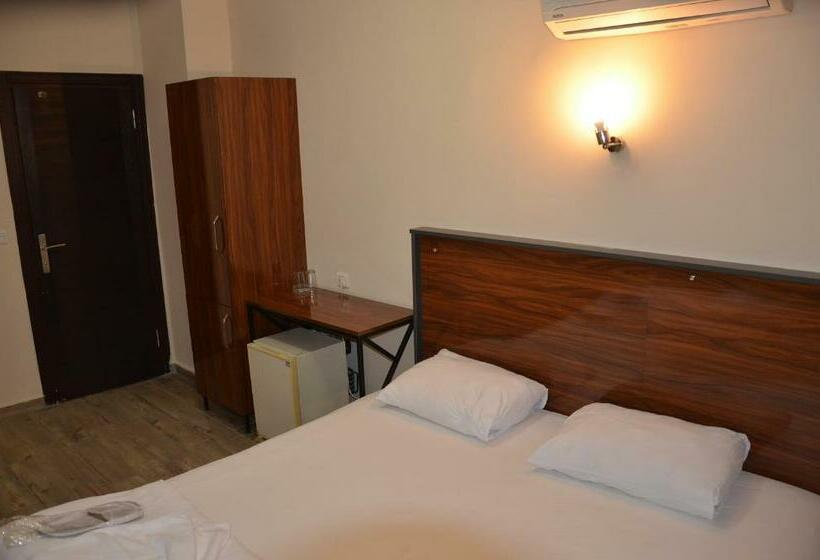 Camera Standard, Marka