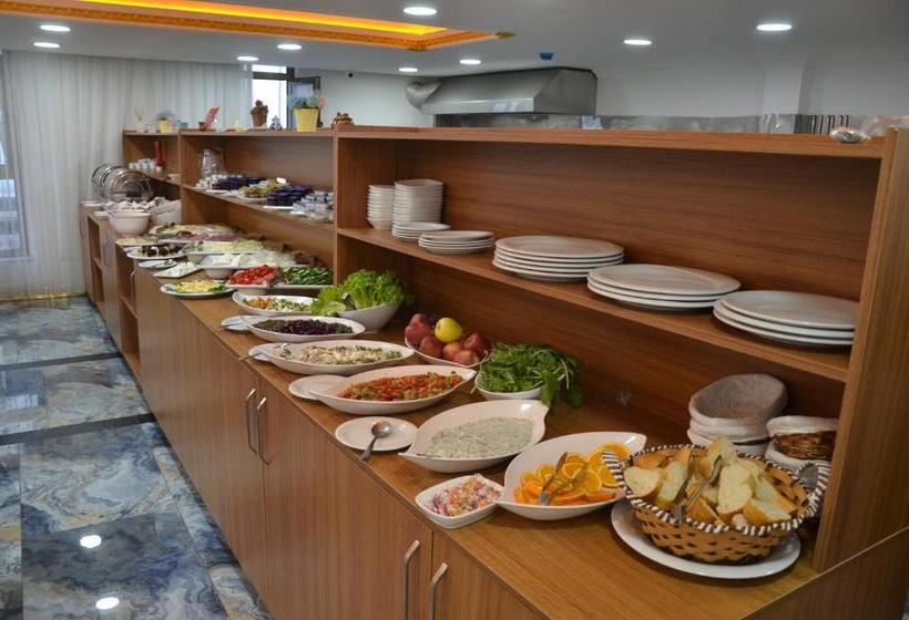 Camera Tripla Standard, Marka